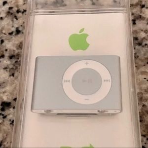 NEVER USED : Apple IPod Shuffle NIB 1gb Silver